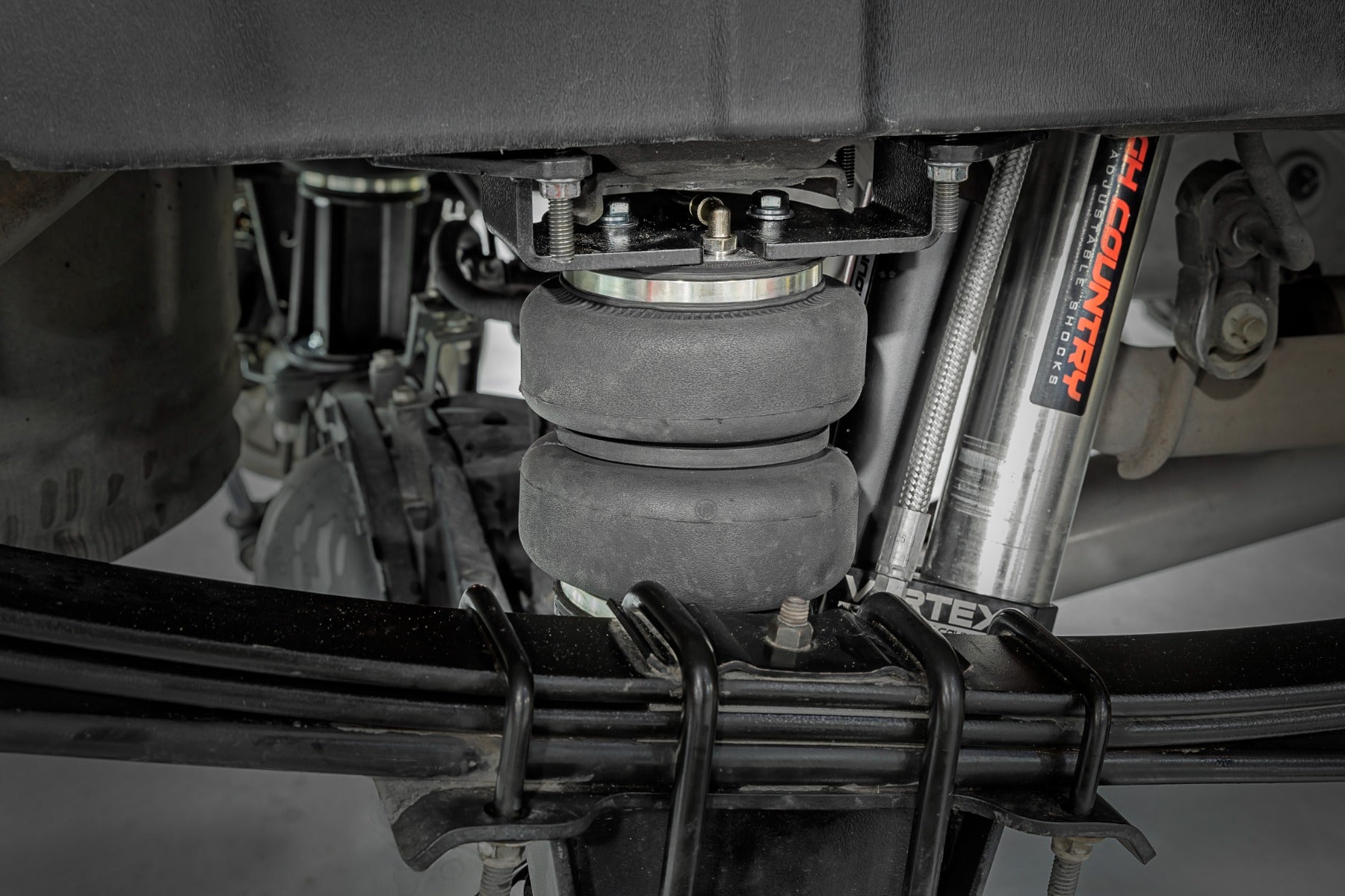 Rough Country | Suspension Air Spring | Air Spring Kit 4-6 Inch Lift with Onboard Air Compressor 19-22 Chevy/GMC 1500 Rough Country | 100116C