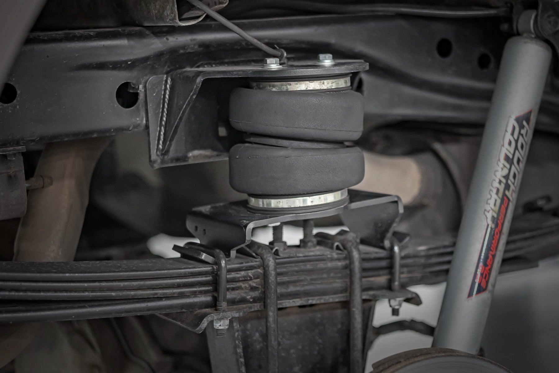 Rough Country | Suspension Air Spring | Air Spring Kit 0-6 Inch Lifts with Onboard Air Compressor 15-20 Ford F-150 4WD Rough Country | 10017C