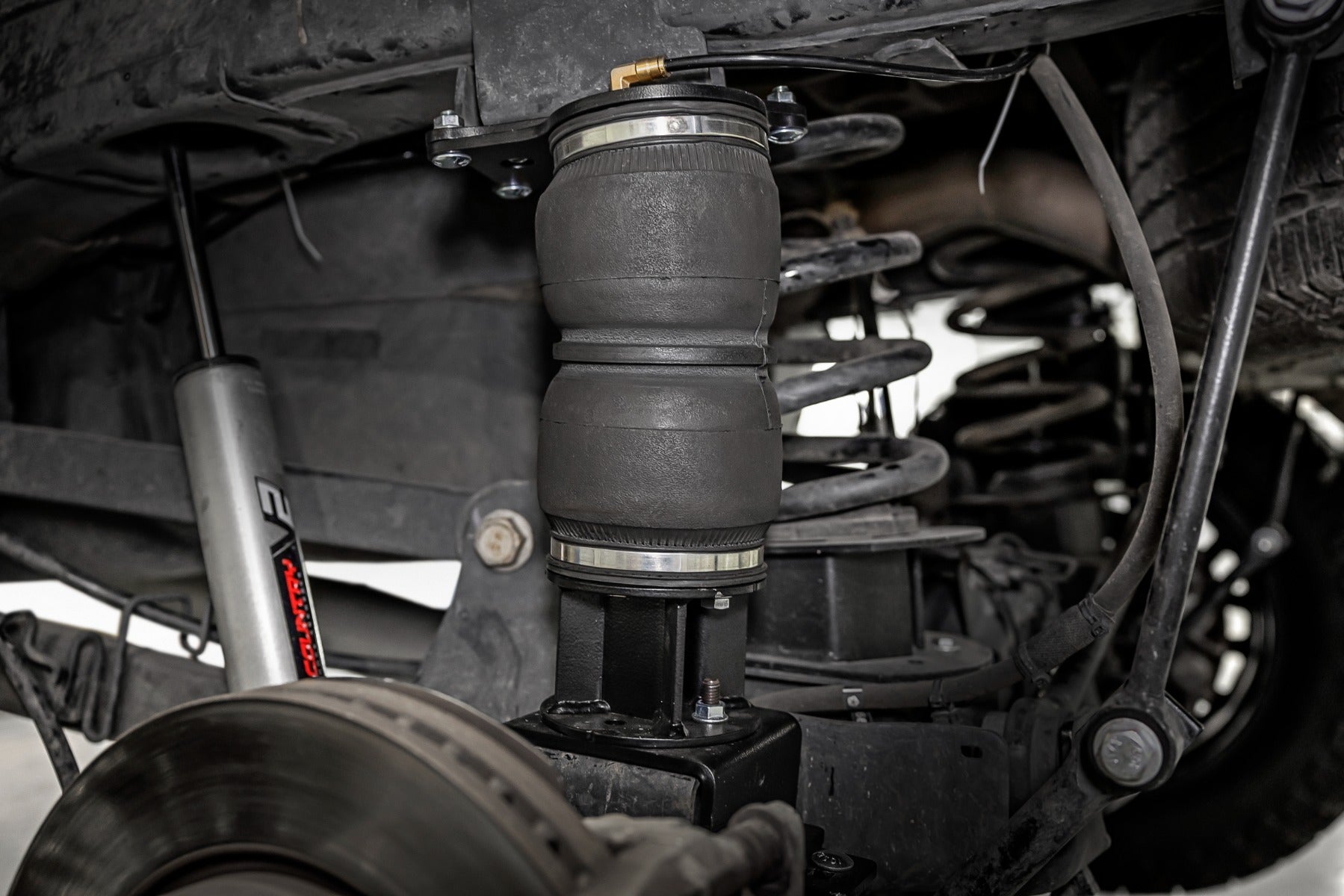 Rough Country | Suspension Air Spring | Air Spring Kit w/compressor Ram 2500/3500 4WD (2014-2022) Rough Country | 10029C
