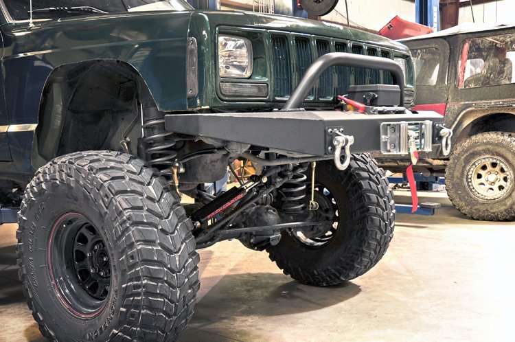 Rough Country | Front Bumpers | Jeep Light Bar RC Bumpers 84-01 Cherokee XJ Rough Country | 1056