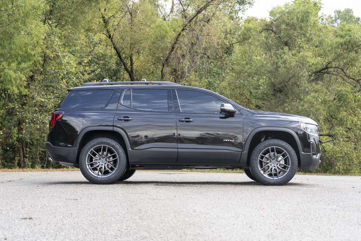 Rough Country | Lift Kits | 1.5 Inch Lift Kit N3 Front Struts 17-23 GMC Acadia 2WD/4WD Rough Country | 110031A
