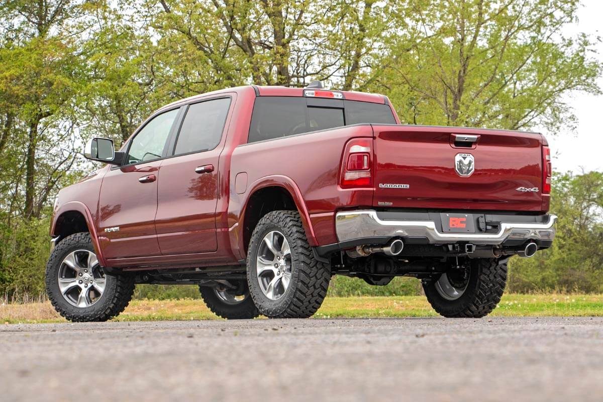 Rough Country | Lift Kits | 3.5 Inch Ram Bolt-On Lift Kit w/ Rear V2 Shocks 19-23 Ram 1500 4WD Rough Country | 31470