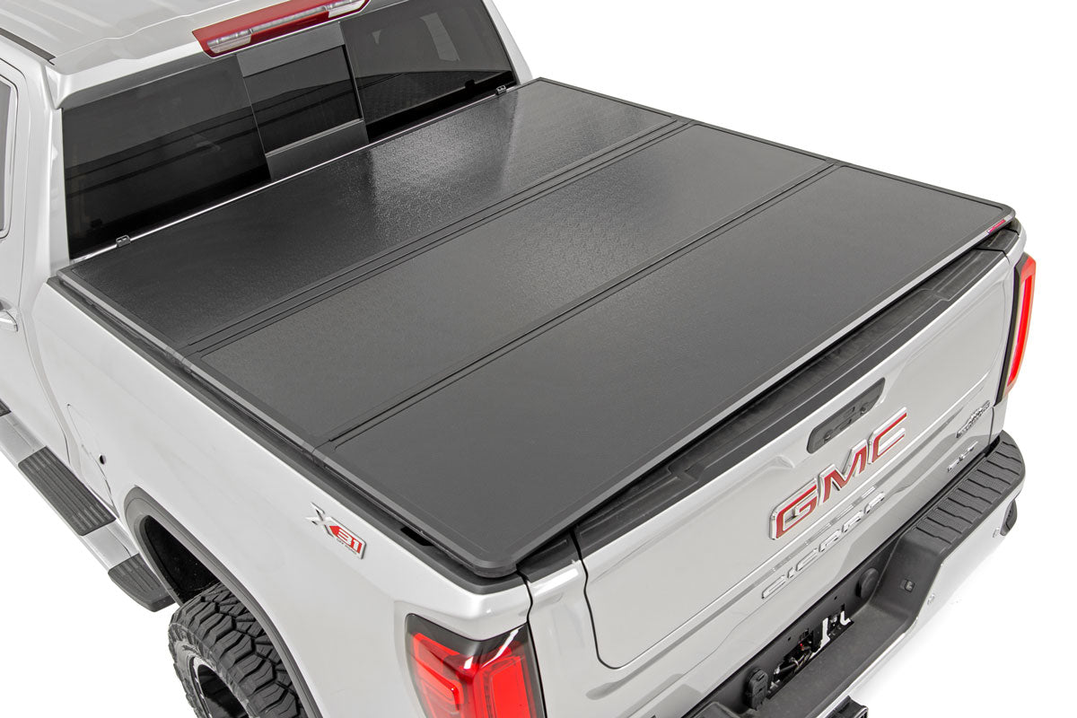 Hard Tri-Fold Bed Cover 14-18 Silverado/Sierra 1500 w/o Cargo Mgmt Rough Country