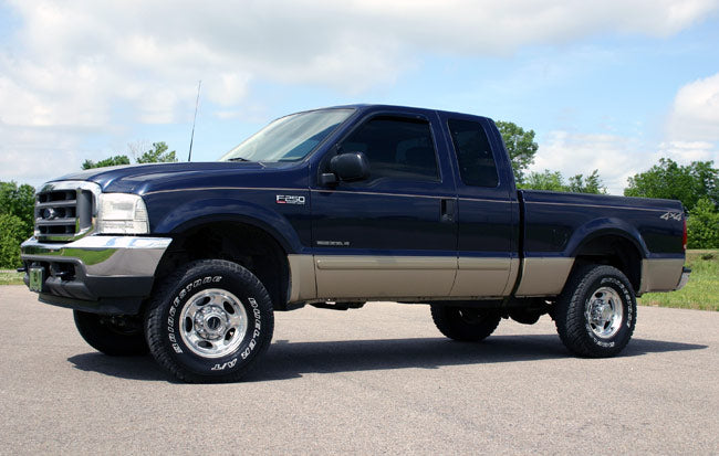 Rough Country | Lift Kits | 2.5 Inch Ford Leveling Lift Kit w/ V2 Shocks (99-04 F-250/350 4WD) Rough Country | 48970
