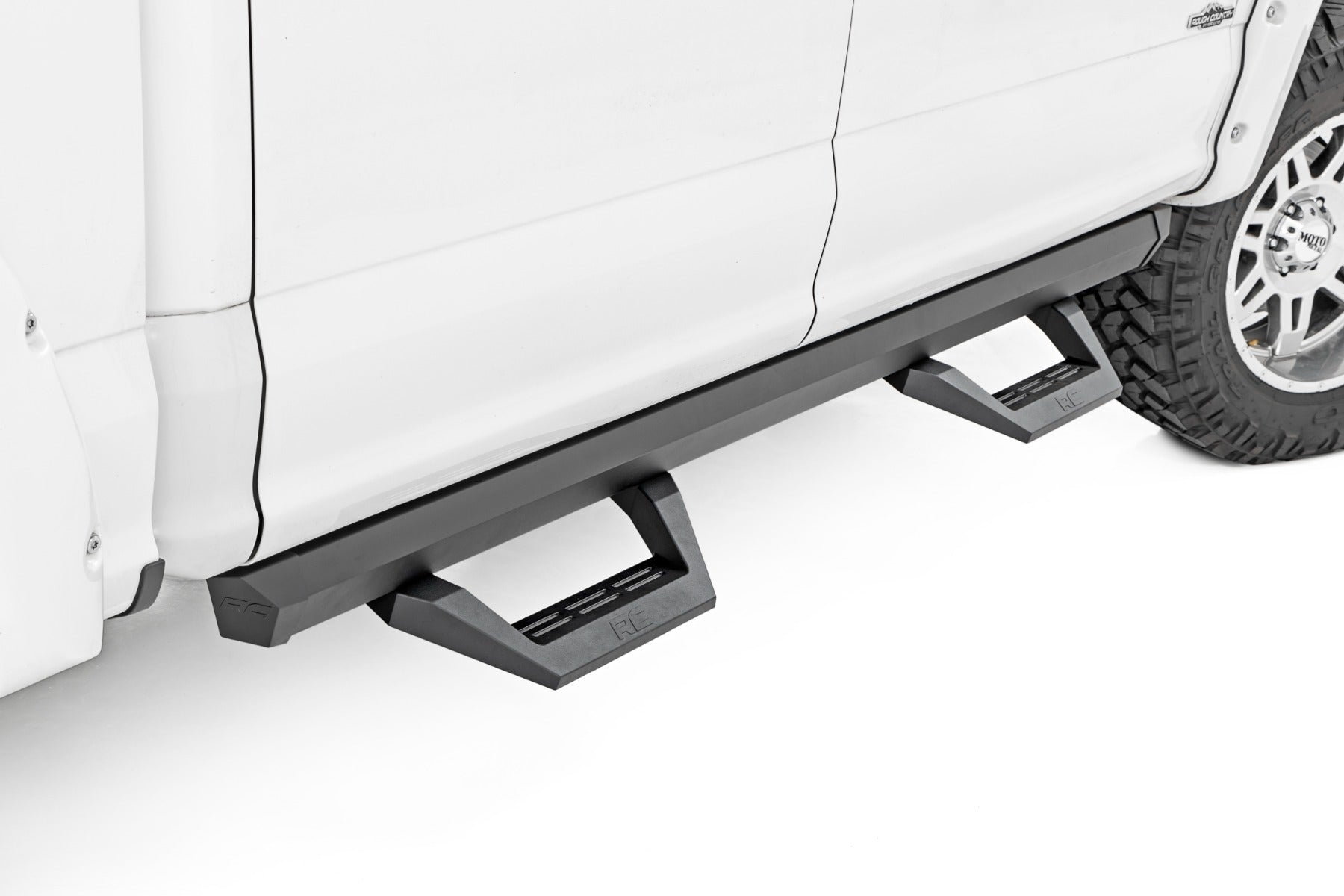 Rough Country | Side Steps | SRX2 Adjustable Aluminum Step Crew Cab 15-22 Ford F-150/17-22 Super Duty Rough Country | 51008A