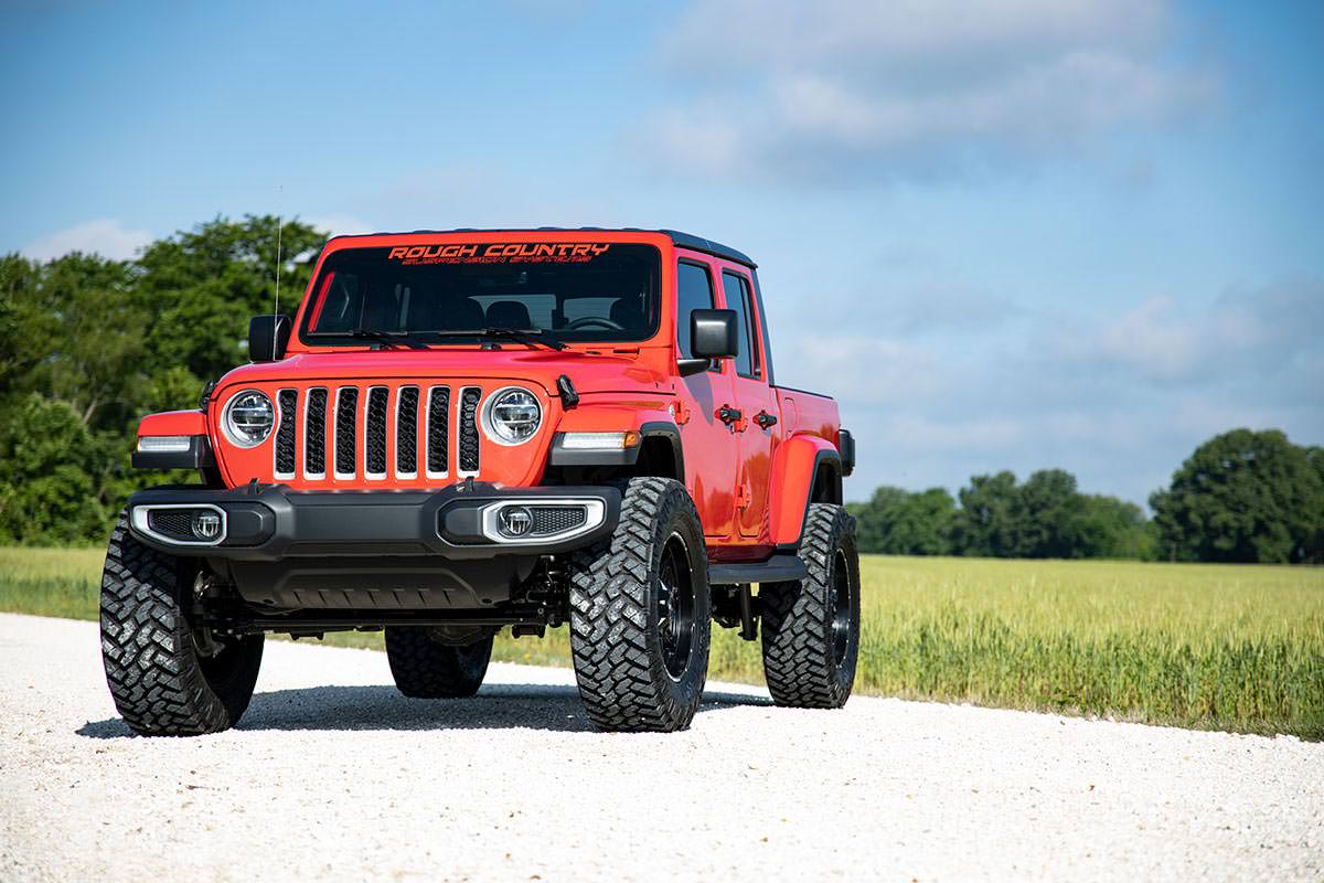 Rough Country | Lift Kits | 3.5 Inch Lift Kit Spacers with V2 Shocks 20-Up Jeep Gladiator JT 4WD Rough Country | 63770