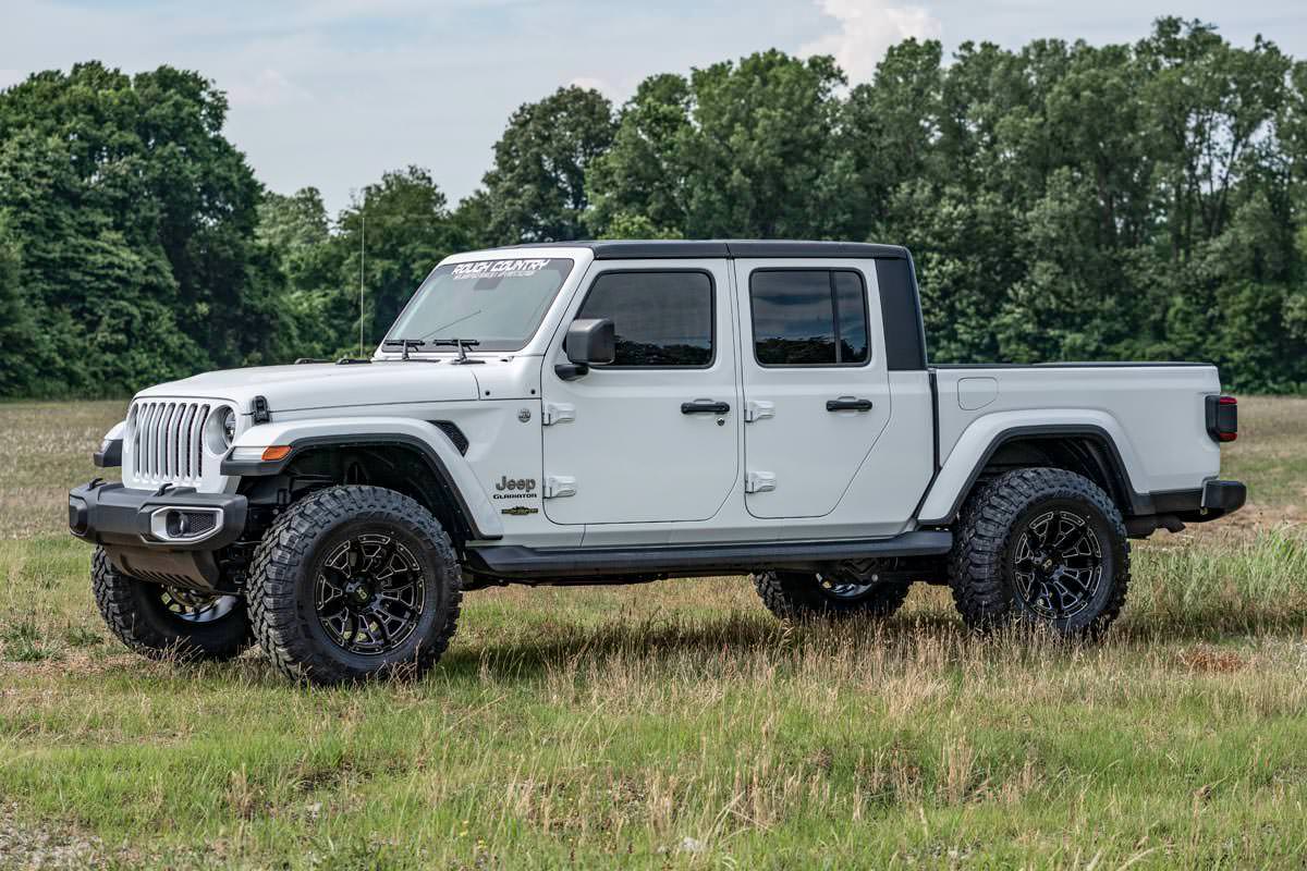 Rough Country | Lift Kits|Suspension|Suspension / Steering / Brakes | 2.5 Inch Jeep Suspension Lift Kit Springs 2020 JT Gladiator Rough Country | 64830A