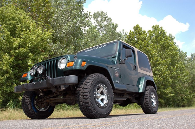 Rough Country | Lift Kits | 2 Inch Lift Kit V2 97-06 Jeep Wrangler TJ 4WD Rough Country | 65870