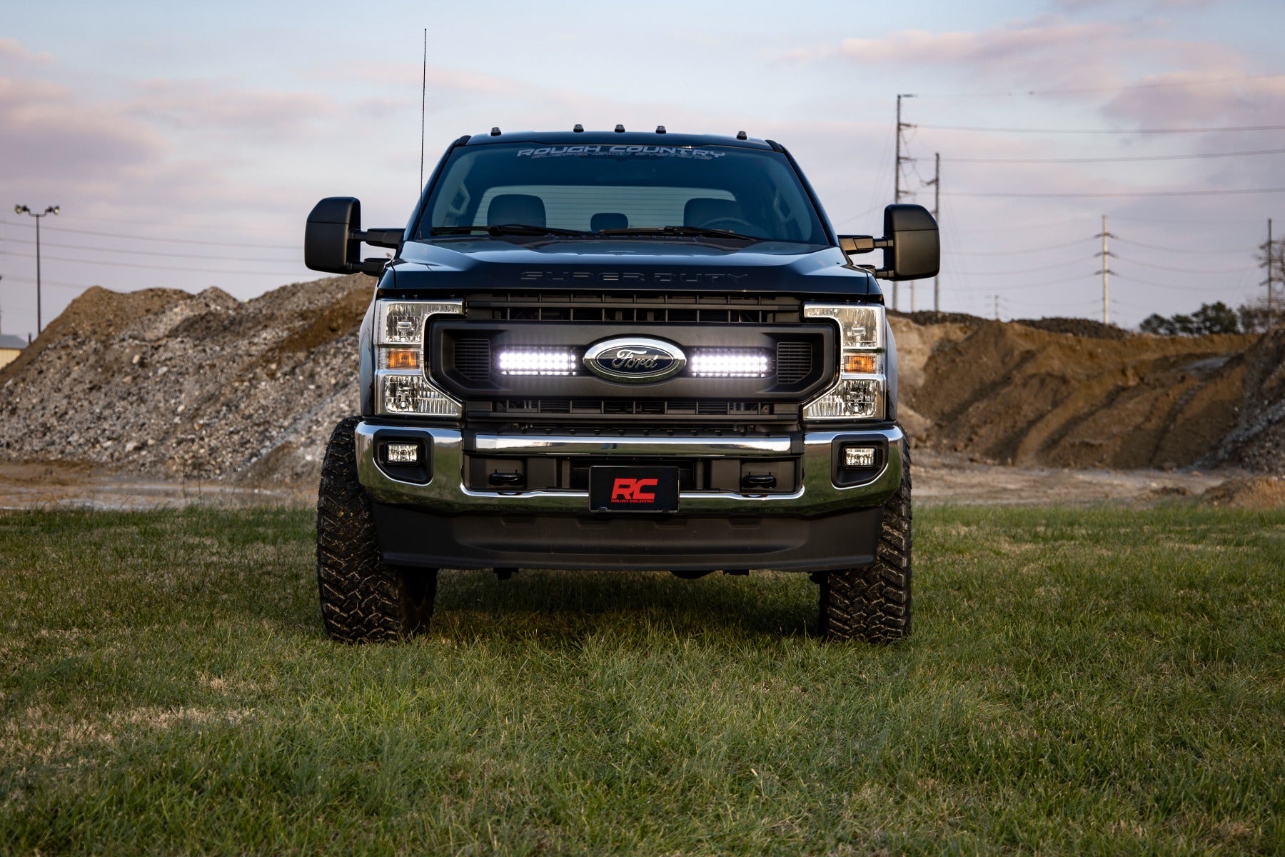 Rough Country | LED Light Bars | LED Light Kit Grille Mount 10 Inch Black Series Slimline 20-21 Ford Super Duty Rough Country | 70898