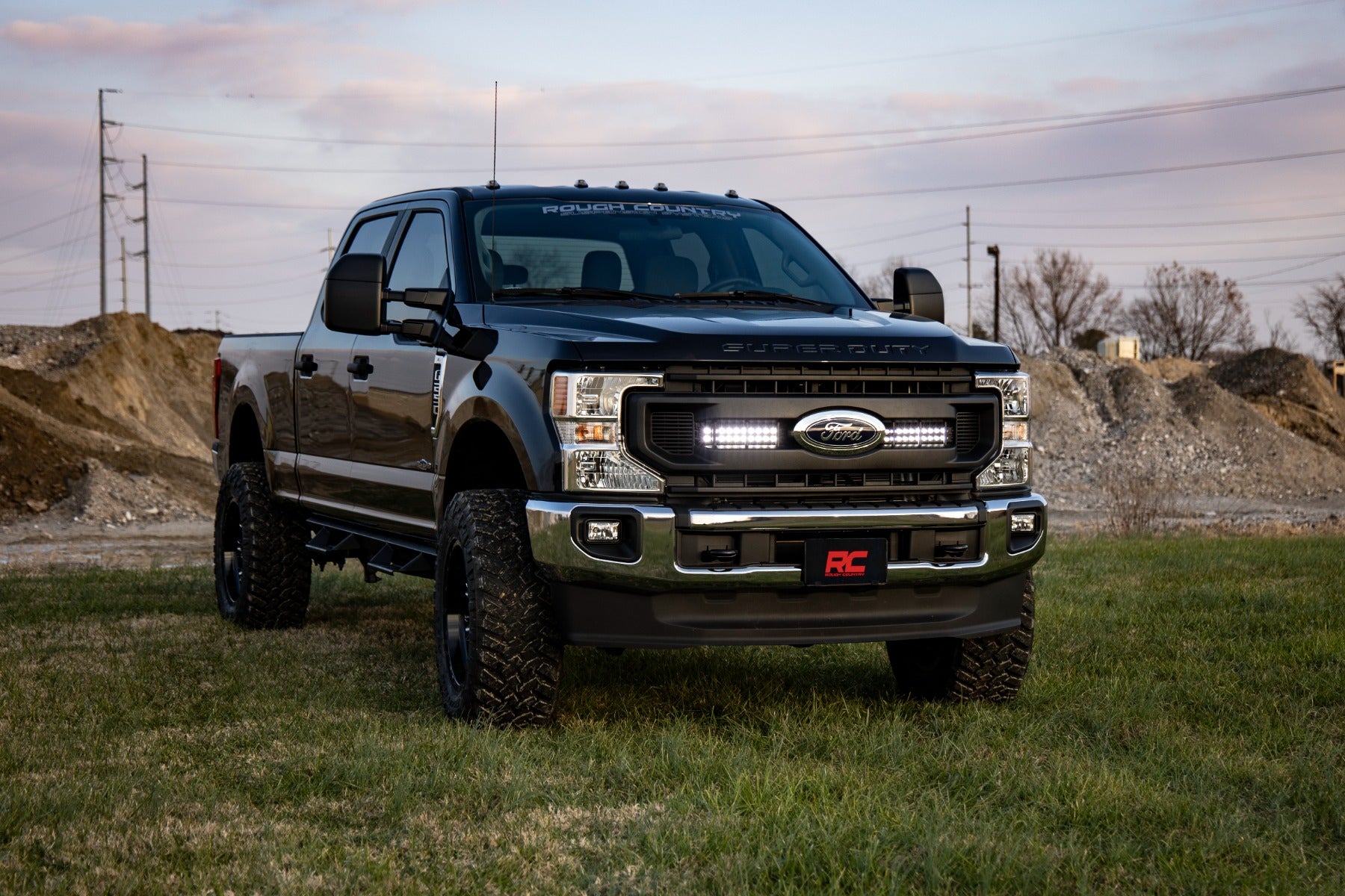 Rough Country | LED Light Bars | LED Light Kit Grille Mount 10 Inch Black Series Slimline 20-21 Ford Super Duty Rough Country | 70898