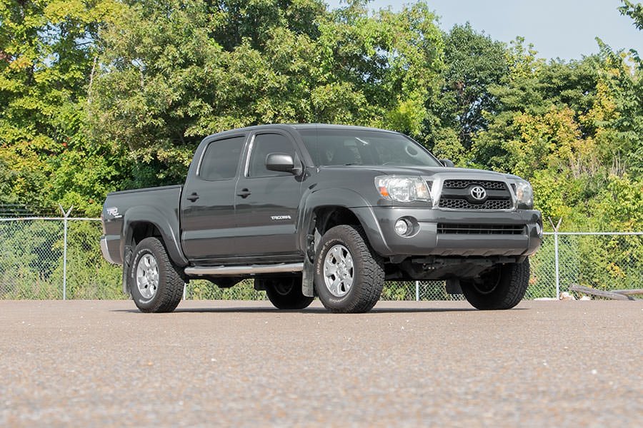 Rough Country | Leveling Kit | 2 Inch Leveling Lift Kit 05-23 Tacoma Red Rough Country | 744RED
