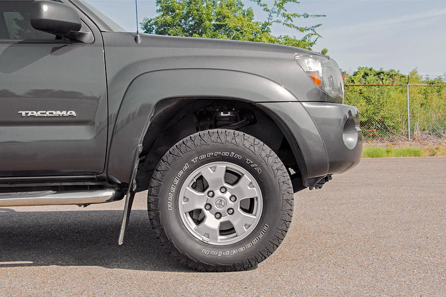 Rough Country | Leveling Kit | 2 Inch Leveling Lift Kit 05-23 Tacoma Red Rough Country | 744RED