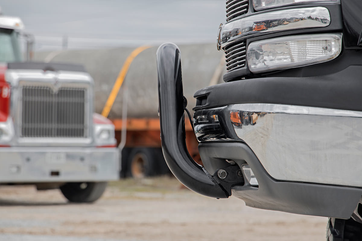 Rough Country | LED Light Pods | Chevy/GMC Black Bull Bar 99-06 Chevy/GMC 1500 and Classic Rough Country | B-C2991