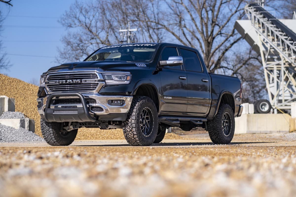 Rough Country | Bumper Bull Bar | RAM 19-20 1500 Bull Bar w/LED Light Bar Black Rough Country | B-D4092