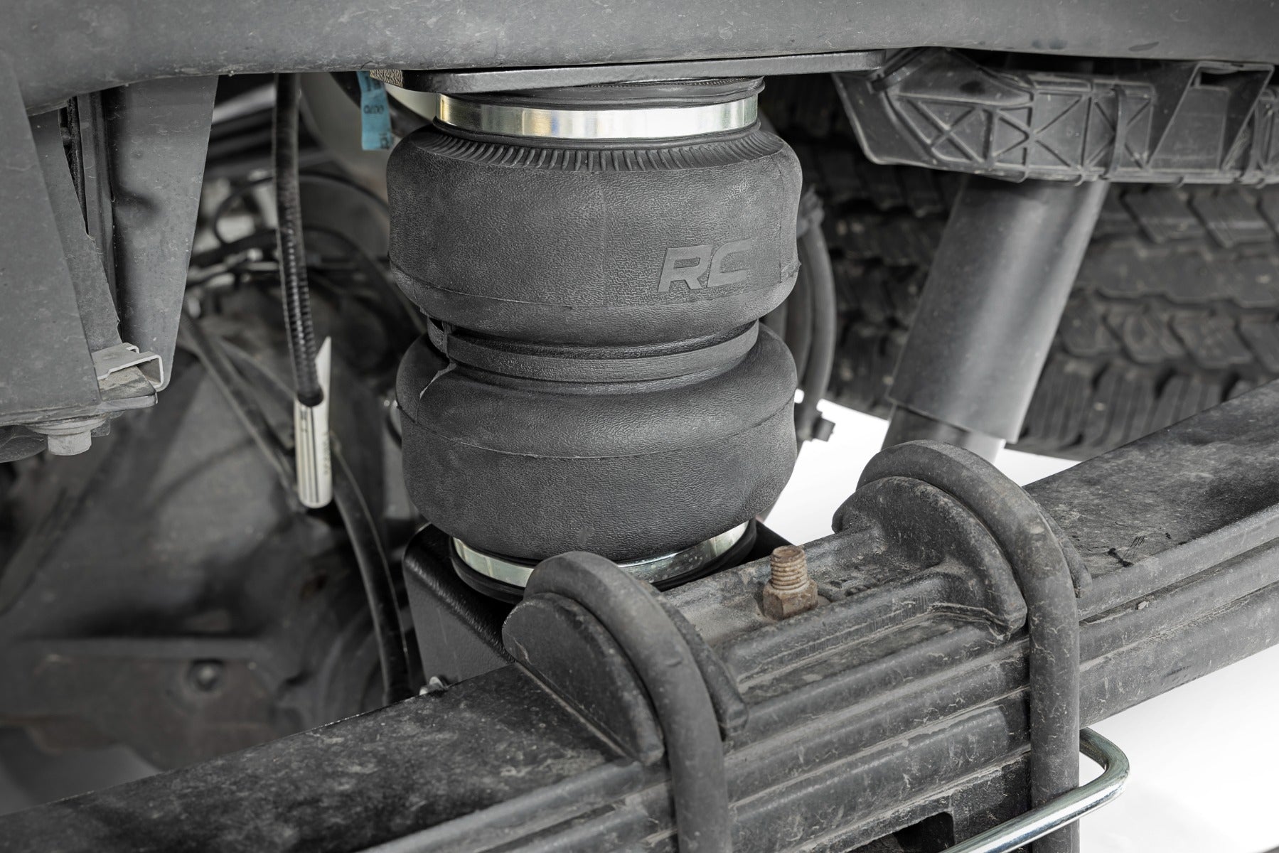 Rough Country | Suspension Air Spring | Air Spring Kit without Onboard Air Compressor 17-22 Ford Super Duty 4WD Rough Country | 10016