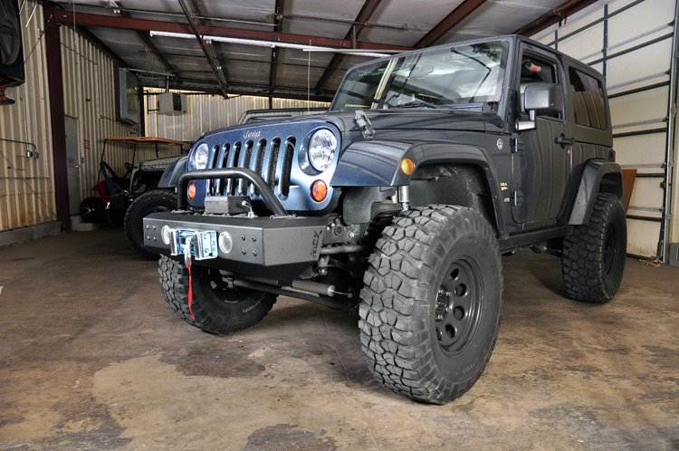 Rough Country | Front Bumpers | Jeep Light Bar RC Bumpers 84-01 Cherokee XJ Rough Country | 1056