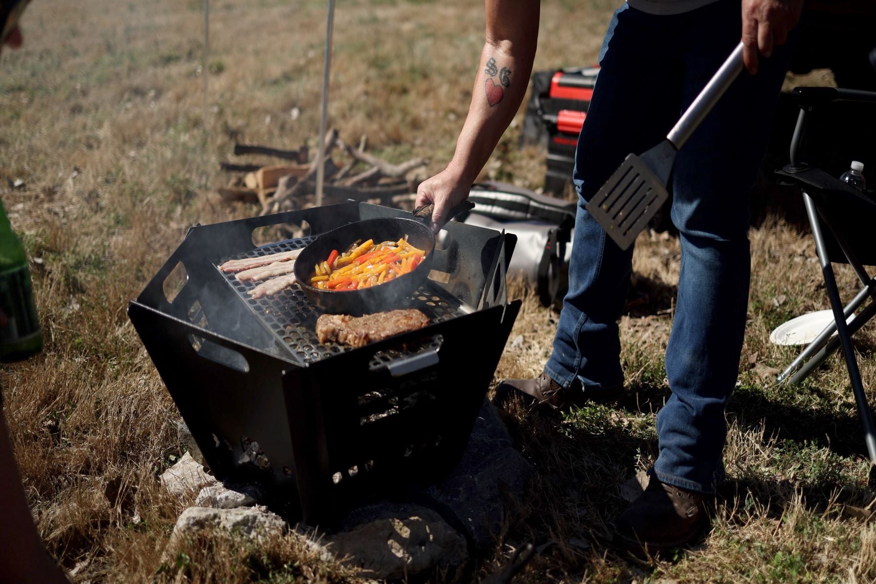 Rough Country | Grilles | Overland Collapsible Fire Pit Stainless Steel Grill Grate Rough Country | 117517