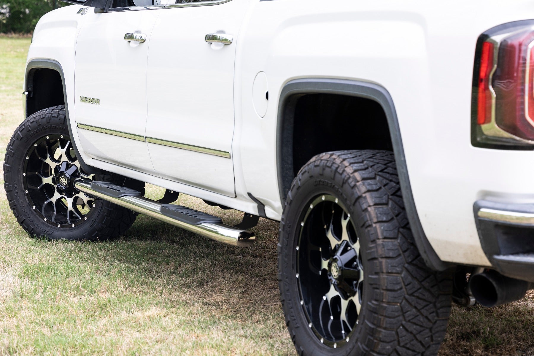 Rough Country | Nerf Bars | GM Stainless Steel Oval Nerf Step Bars 07-18 GM 1500 / 07-19 2500HD/3500 HD / 19 Classic Crew Cab Rough Country | 21001S