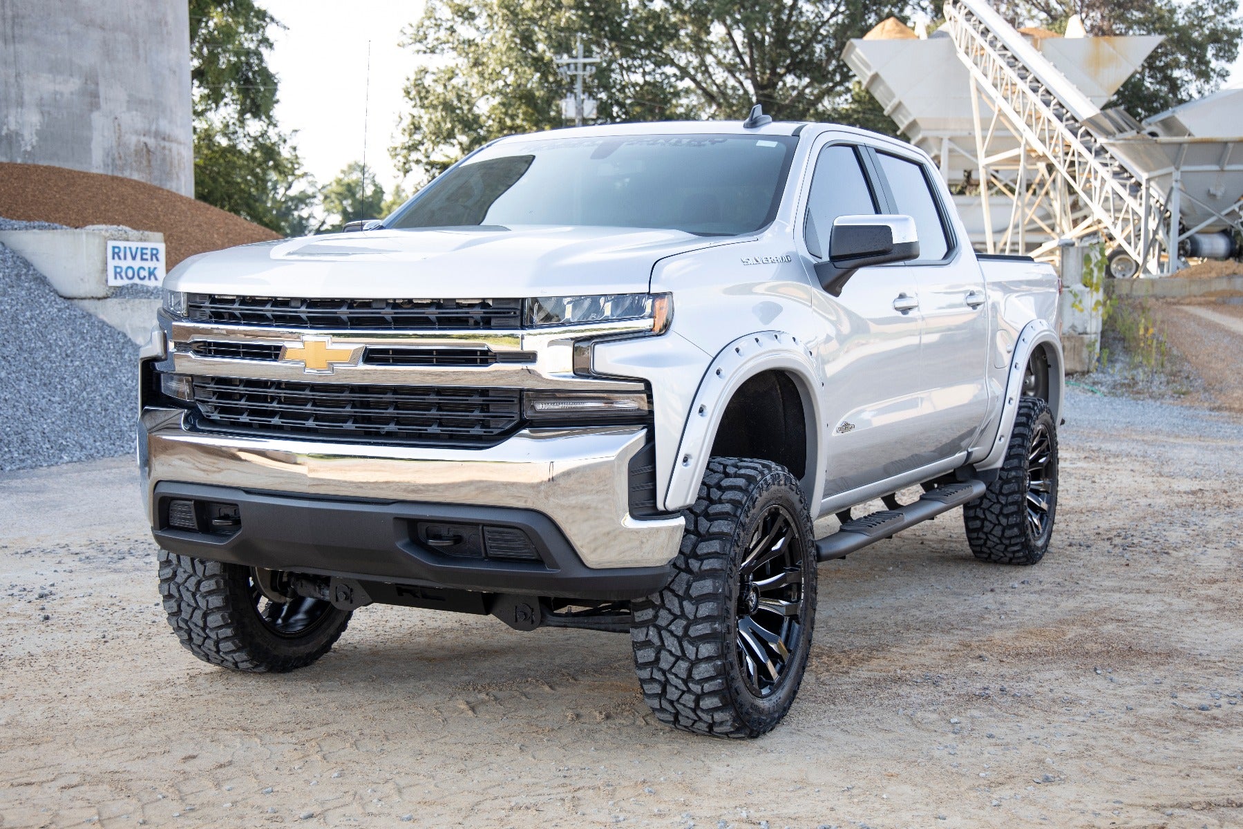 Rough Country | Nerf Bars | GM Oval Nerf Step Bars (19-20 GM 1500, 2020 2500HD/3500 HD Crew Cab) Rough Country | 21002