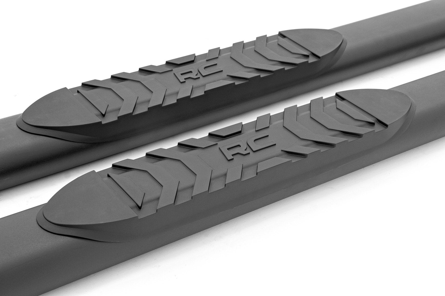 Rough Country | Nerf Bars | Oval Nerf Step 4.5 Inch Double Cab Black 05-22 Toyota Tacoma 2WD/4WD Rough Country | 21008