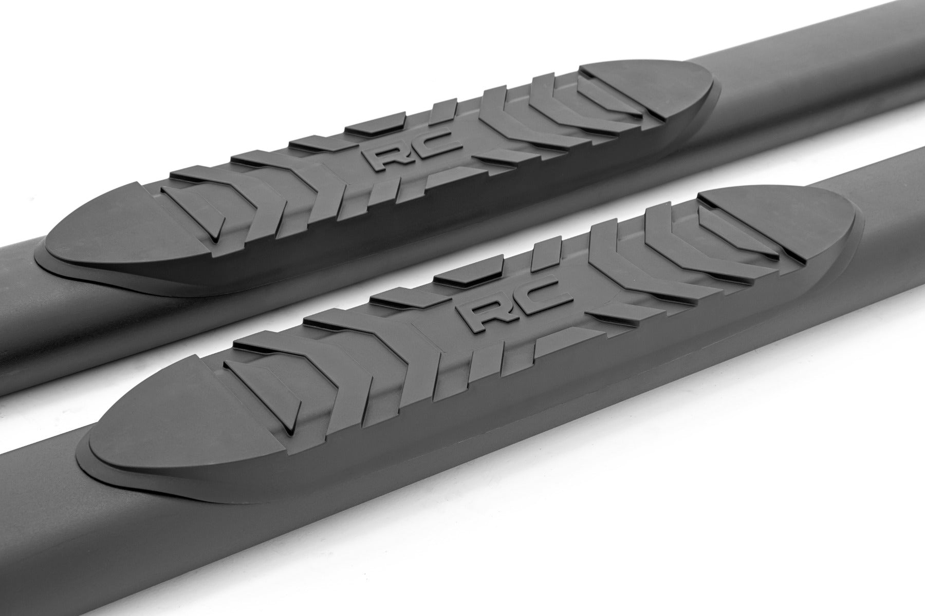 Rough Country | Nerf Bars | Oval Nerf Step 4.5 Inch Crew Cab Black 21-22 Chevy/GMC Tahoe/Yukon Rough Country | 21010