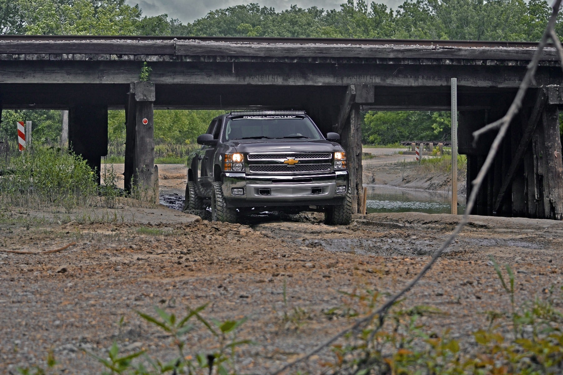 Rough Country | Lift Kits|Suspension|Suspension / Steering / Brakes | 6.0 Inch GM Suspension Lift Kit w/ N3 Loaded Struts and V2 Shocks Rough Country | 23637