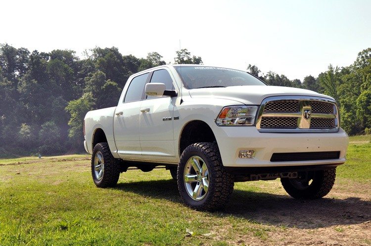 Rough Country | Lift Kits | RAM 1500 4 Inch Suspension Lift Kit N3 Struts w/V2 Shocks For 12-23 RAM 1500 4WD Rough Country | 33371