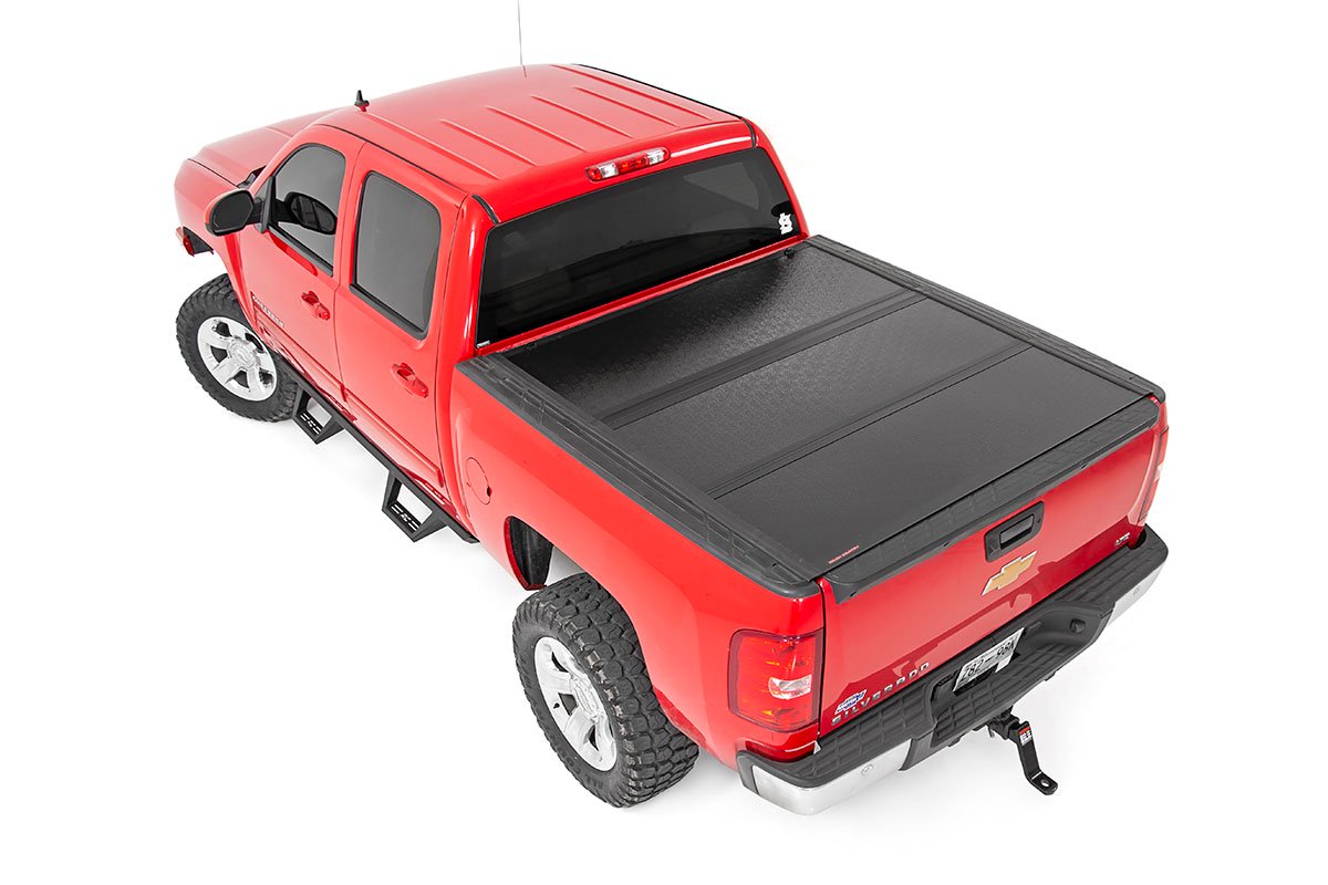 Rough Country | Tonneau Covers | Low Profile Hard Tri-Fold Tonneau Cover 07-13 1500 5.5 Foot Bed w/Rail Caps Rough Country | 47113551