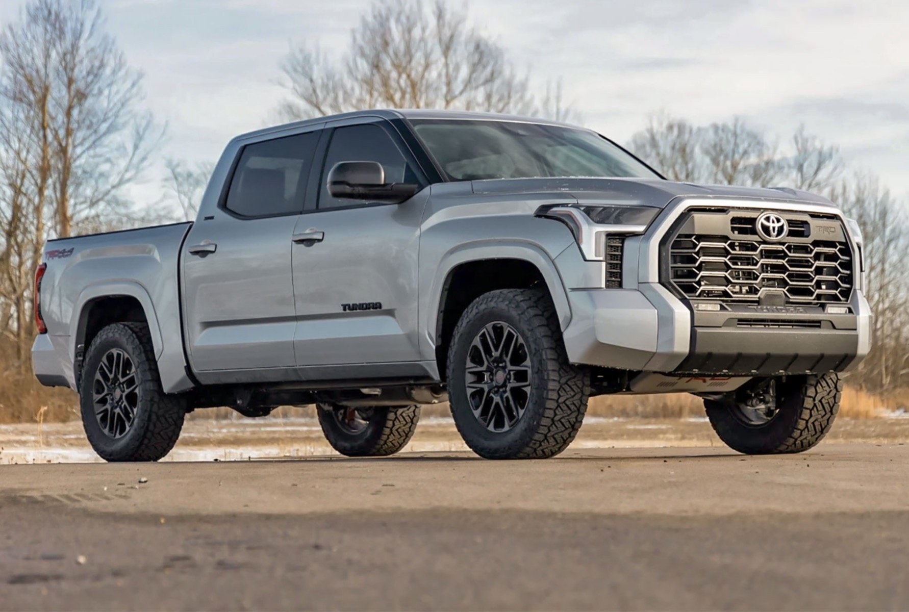 Rough Country | Leveling Kit | 2 Inch Leveling Kit Loaded Strut Toyota Tundra 4WD (22-23) Rough Country | 501148