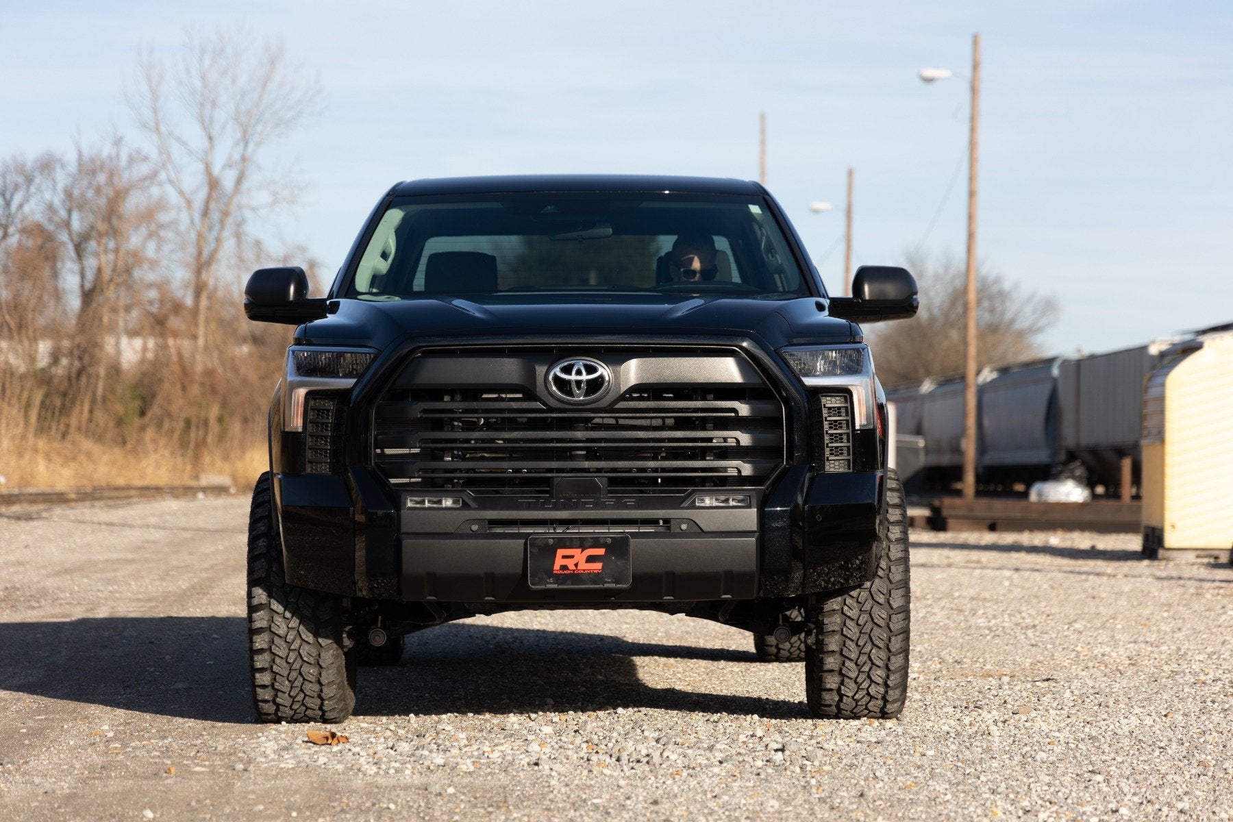 Rough Country | Leveling Kit | 2 Inch Leveling Kit Loaded Strut Toyota Tundra 4WD (22-23) Rough Country | 501148