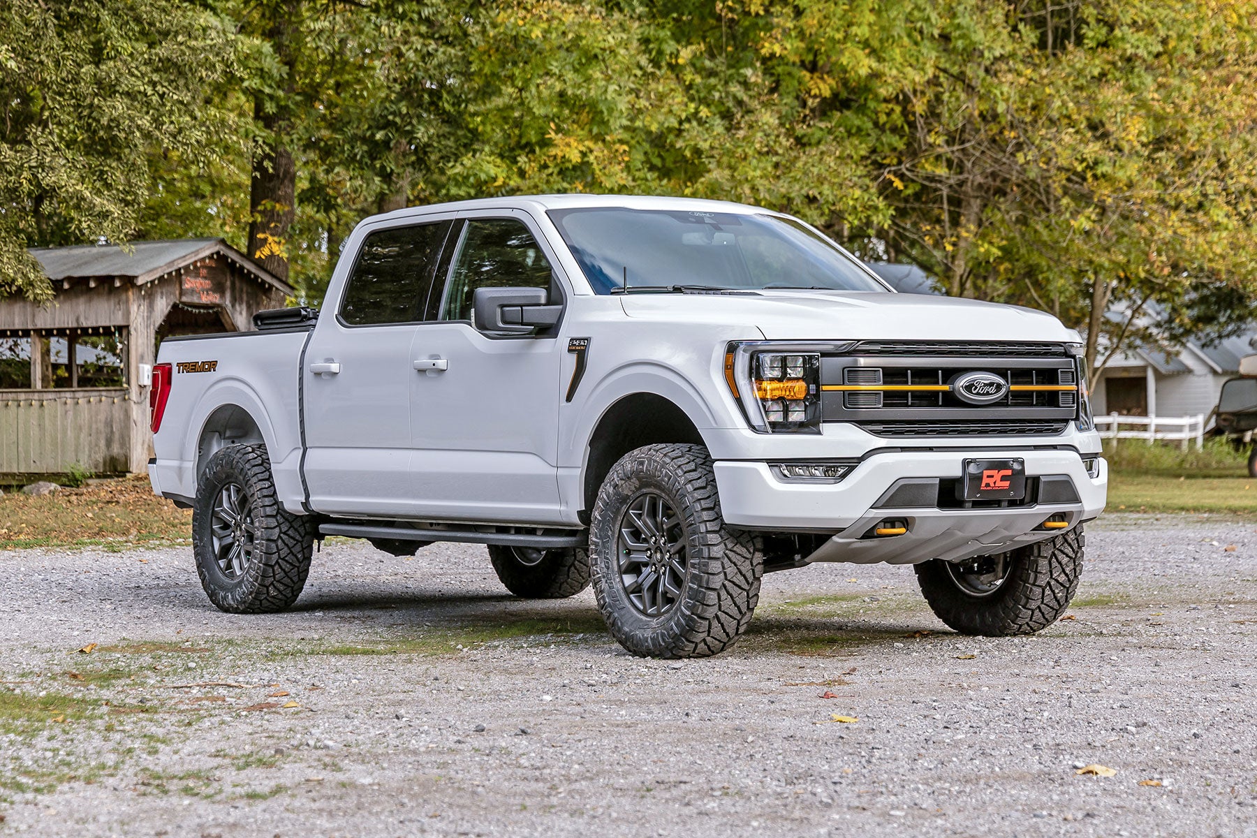 Rough Country | Lift Kits | 2.5 Inch Lift Kit 21-22 Ford F-150 Tremor 4WD Rough Country | 51028