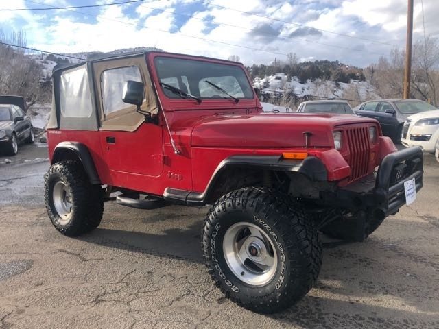 Rough Country | Lift Kits | 2.5 Inch Jeep Suspension Lift Kit w/V2 Shocks For 87-95 Wrangler YJ Rough Country | 61570