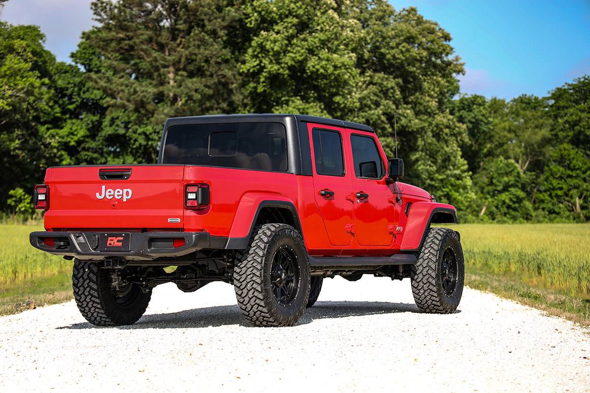Rough Country | Lift Kits | 3.5 Inch Lift Kit Springs with V2 Shocks 20-Up Jeep Gladiator JT 4WD Rough Country | 64970