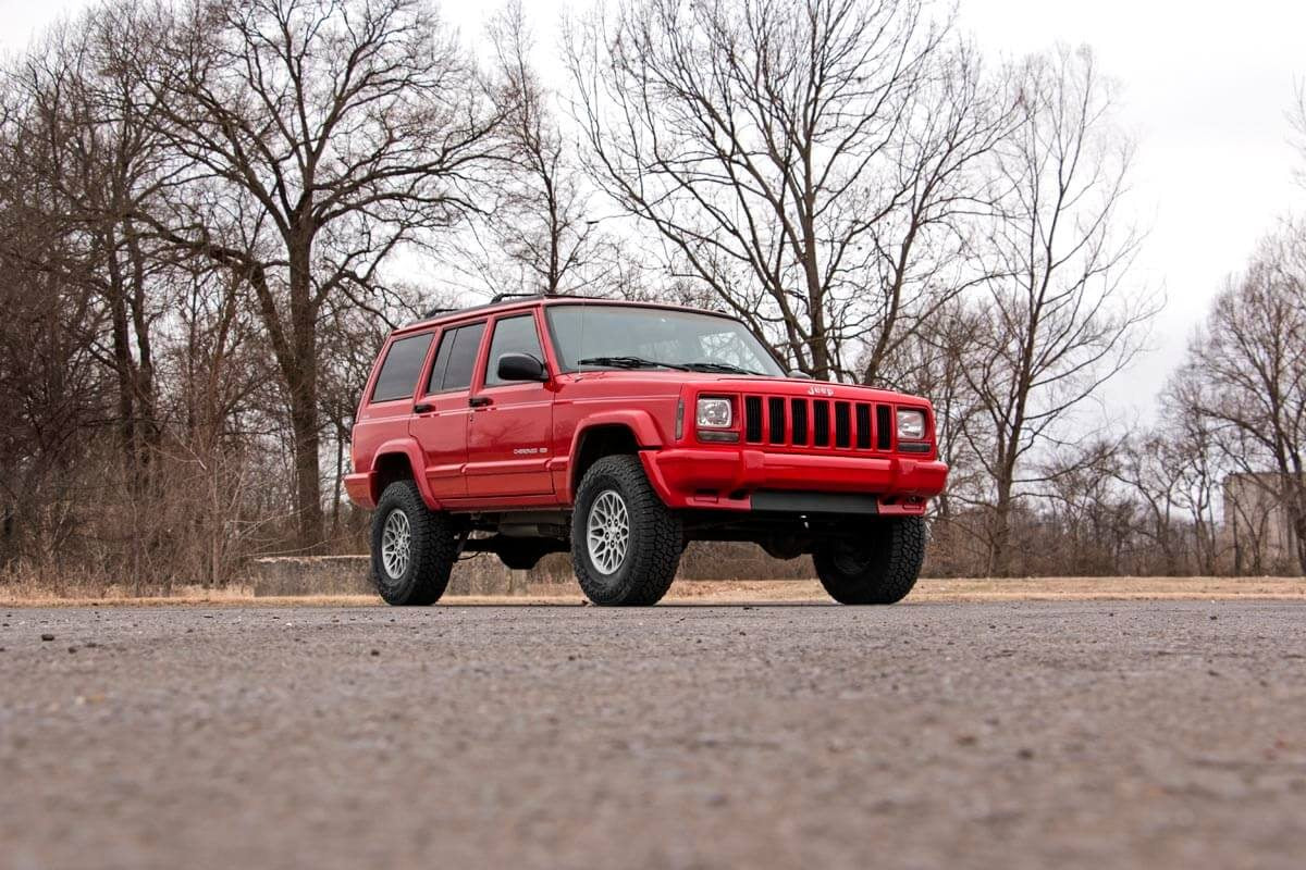 Rough Country | Lift Kits | Jeep Cherokee XJ 3 Inch Series II Suspension Lift Kit W/V2 Shocks Add-A-Leaf For 84-01 Jeep Cherokee XJ Rough Country | 670X70