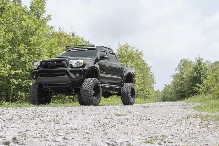 Rough Country | Lift Kits | 6.0 Inch Toyota Suspension Lift Kit w/ Vertex Coilovers and V2 Shocks (05-15 Tacoma 4WD/2WD) Rough Country | 74757