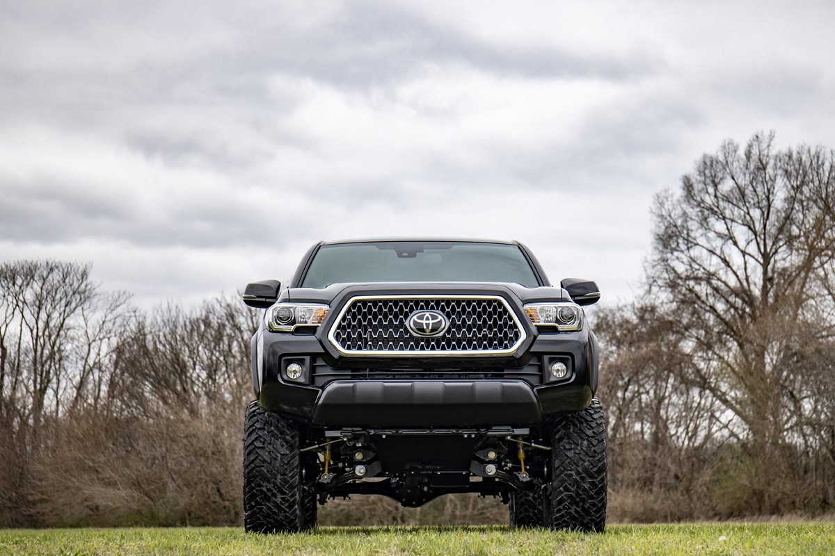 Rough Country | Lift Kits | 6.0 Inch Toyota Suspension Lift Kit w/ Vertex Shocks (16-20 Tacoma 4WD/2WD) Rough Country | 75850