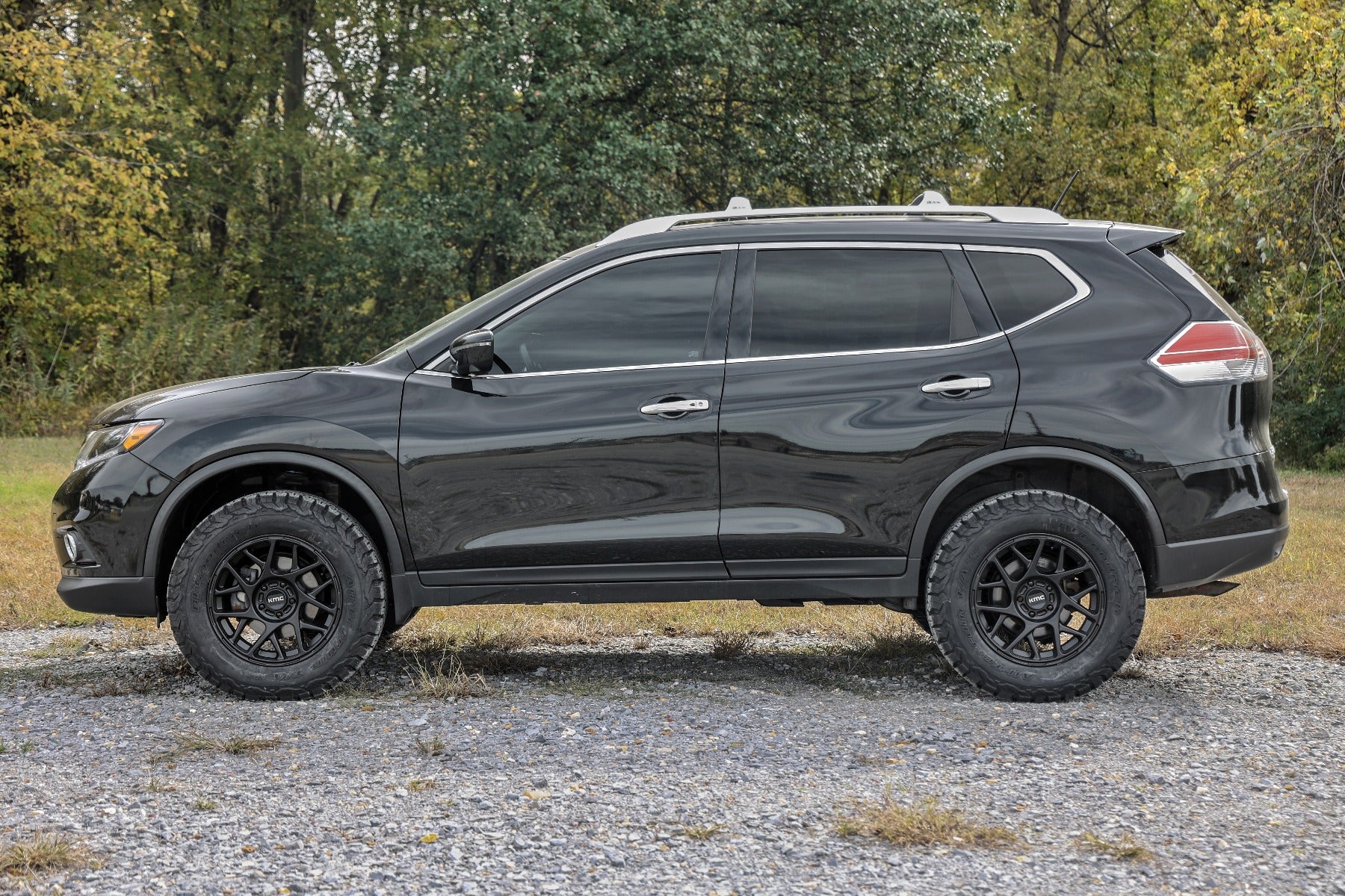 Rough Country | Lift Kits | 1.5 Inch Lift Kit Lifted Struts 14-20 Nissan Rogue 4WD Rough Country | 83331