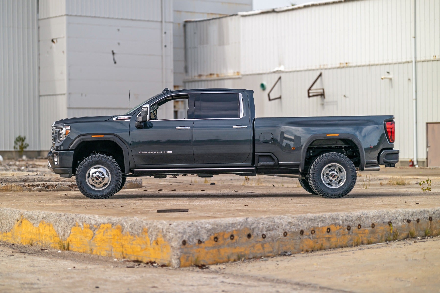 Rough Country | Lift Kits | 3 Inch Lift Kit with V2 Monotube Shocks 20-22 Chevy/GMC Sierra 3500 HD/Silverado 3500 HD Rough Country | 95670