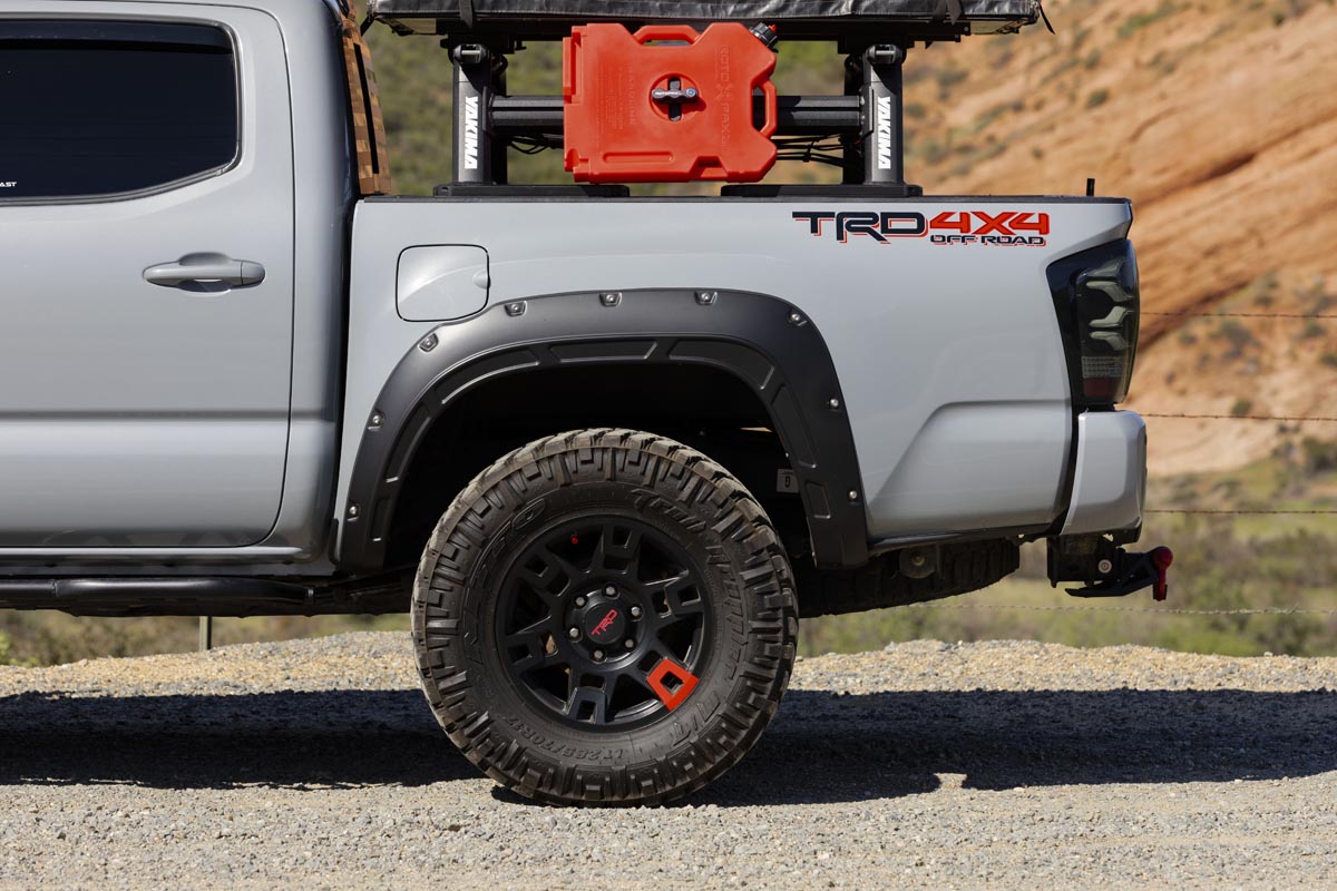 Rough Country | Fender Flares|Fenders|Body & Frame|Exterior Parts & Car Care | Defender Pocket Fender Flare Gloss Black Toyota Tacoma (16-23) Rough Country | A-T11621-RCGB