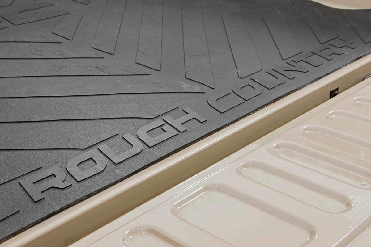 Rough Country | Truck Bed Mat | GM Bed Mat w/RC Logos 19-Up Silverado/Sierra 1500 5ft 8in Bed Rough Country | RCM683