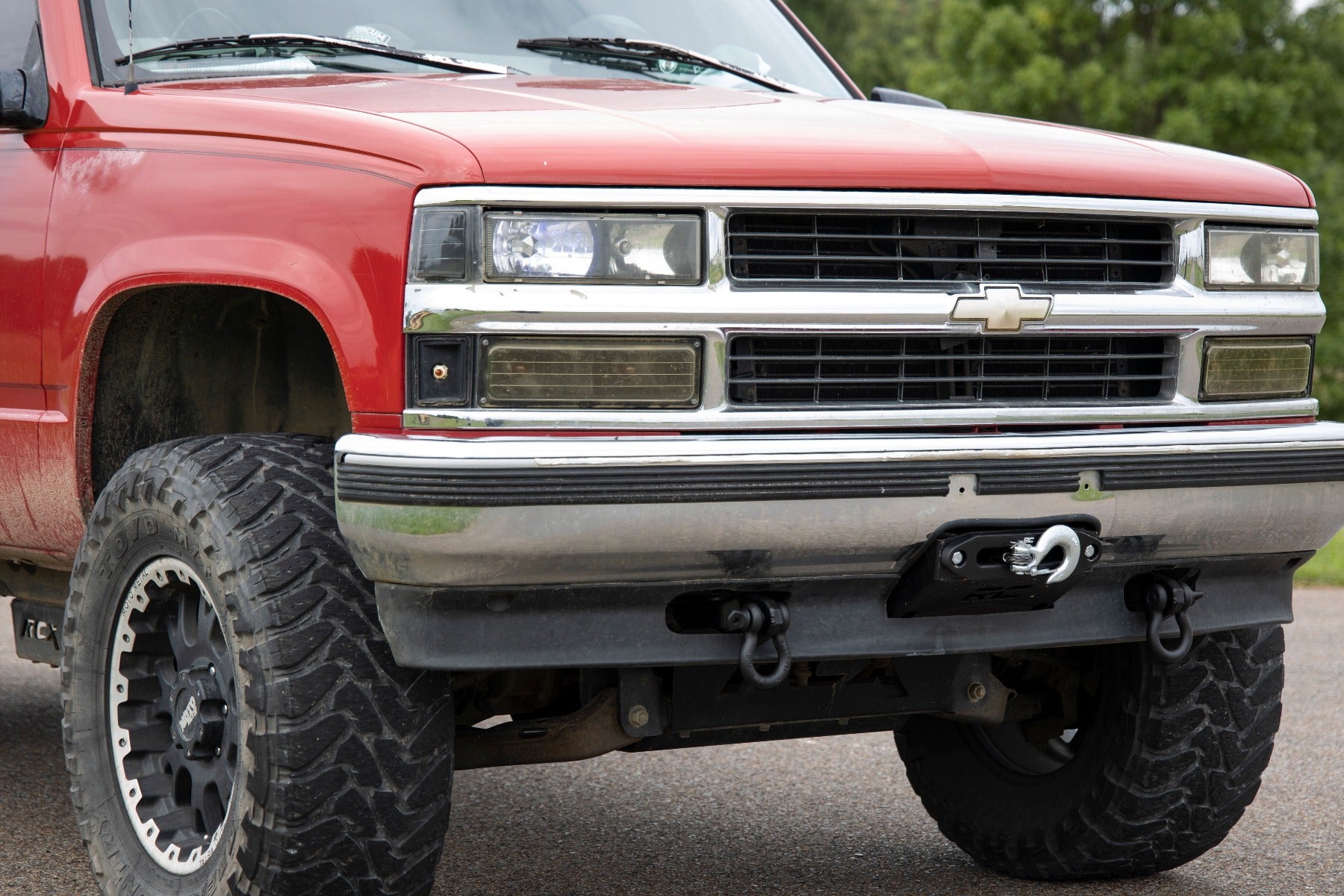 Rough Country | Tow Hook | GM Tow Hook to Shackle Conversion Kit w/ D-Ring and Rubber Isolators (88-98 C1500/K1500) Rough Country | RS164